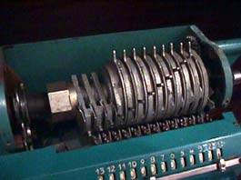 Арифмометр со снятой панелью